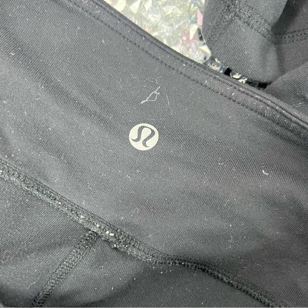 Lululemon capri reversible 2 way Black Yoga Pants with White Patterned Waistband - Picture 6 of 8